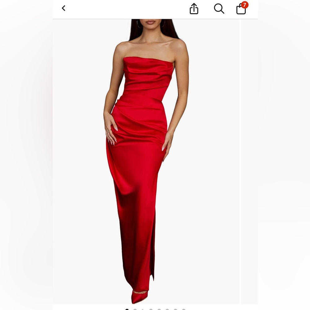 HOUSE OF CB
Adrienne Gathered Satin
Strapless Gown